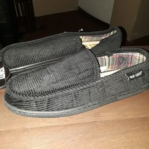 Muk Luks Men Slippers Size 8-9 in Black